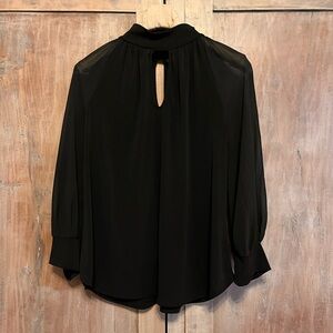 NEW YORK & CO BLACK Top Long sheer sleeves  key hole neckline front/back Size XL